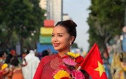 Một người đẹp đi diễu hành trở nên viral khắp MXH, nụ cười trên sóng trực tiếp đánh bại mọi loại thể loại camera Một người đẹp đi diễu hành trở nên viral khắp MXH, nụ cười trên sóng trực tiếp đánh bại mọi loại thể loại camera