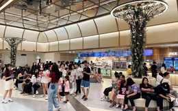 Hà Nội: Người dân đổ đến các Trung tâm Thương mại để tránh nắng 33°C trong kỳ nghỉ lễ 30/4 - 1/5