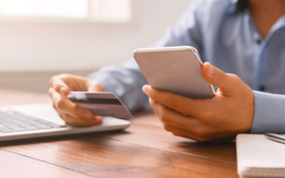 Giáo sư chuyển khoản hơn 400 triệu đồng lập tức bị phong toả tài khoản, ngân hàng tuyên bố: ‘Ông không sai nhưng giao dịch vẫn bị vô hiệu hoá’