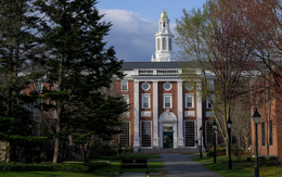 Nóng: Tổng thống Mỹ Donald Trump chính thức cấm Đại học Harvard tuyển sinh viên quốc tế