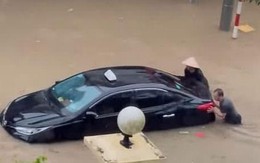 Mưa lớn tại Tuyên Quang, Yên Bái: Nhà cửa, ô tô ngập trong biển nước Mưa lớn tại Tuyên Quang, Yên Bái: Nhà cửa, ô tô ngập trong biển nước