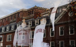 Lo lắng, hồi hộp và run sợ: Sinh viên quốc tế tại Harvard đang hoang mang vì khả năng lâm vào cảnh "đứt gánh giữa đường"" Lo lắng, hồi hộp và run sợ: Sinh viên quốc tế tại Harvard đang hoang mang vì khả năng lâm vào cảnh "đứt gánh giữa đường""