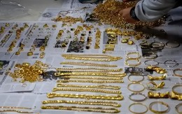 Tịch thu 14 kg vàng trị giá hơn 10 tỷ đồng đặt cạnh thùng rác sân bay Tịch thu 14 kg vàng trị giá hơn 10 tỷ đồng đặt cạnh thùng rác sân bay