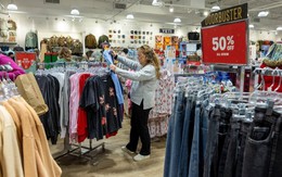Ủng hộ mua hàng "made-in-USA’ nhưng dân Mỹ lực bất tòng tâm, cay đắng thốt lên: Tìm được để mua cũng khó Ủng hộ mua hàng "made-in-USA’ nhưng dân Mỹ lực bất tòng tâm, cay đắng thốt lên: Tìm được để mua cũng khó