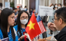 Mỹ dừng cấp mới visa du học, nhiều học sinh Việt 'như chim vỡ tổ'
