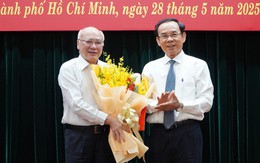 Ông Phan Nguyễn Như Khuê nhận quyết định nghỉ hưu Ông Phan Nguyễn Như Khuê nhận quyết định nghỉ hưu