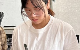 Cảnh tượng nữ sinh ngồi chăm chú 789bet bài: Nhìn qua tưởng bình thường, cho đến khi "dừng khoảng chừng 3 giây"
