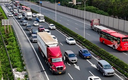 Chưa hết ngày nghỉ lễ, xe ô tô đã ùn ùn trở về Hà Nội, các cửa ngõ thủ đô tắc nghẽn hàng km