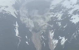 Khoảnh khắc sông băng vỡ, chôn vùi cả ngôi làng ở Thụy Sĩ