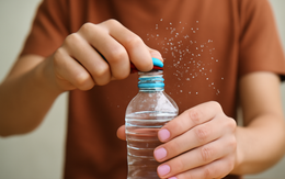 Loại nước quen thuộc chứa 240.000 hạt vi nhựa: Sẽ tăng gấp 2-4 lần nếu bạn làm việc này