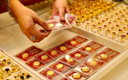 5 năm trước bán 10 cây vàng cho họ hàng vay 500 triệu, mỗi tháng nhận 4-5 triệu “lãi cảm ơn”: Giờ nên nhận lại tiền hay đòi đủ vàng?