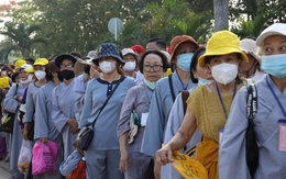 TP HCM: Hàng ngàn người đang hướng về chùa Thanh Tâm