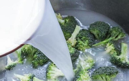 Không chần 4 loại rau này trước khi ăn chẳng khác nào “uống thuốc độc”, cái số 2 bạn có thể ăn thường xuyên nhưng không để ý