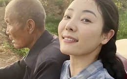 ‘Tây Thi bán đào’ xứ tỷ dân: Nhan sắc xinh đẹp như minh tinh, nhưng câu chuyện ‘một tay gánh vác cả gia đình’ phía sau còn nức lòng hơn nữa!