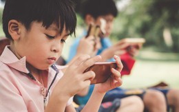 Lời cảnh báo từ giáo sư ĐH top đầu: Đừng vội cho con dùng điện thoại nếu muốn con thành công và hạnh phúc!