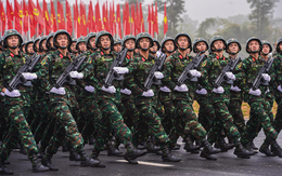 Bất ngờ vũ khí "Made in Vietnam" diễu binh: Ngôi sao đưa Việt Nam vươn mình, chuyên gia Nga rất muốn thử