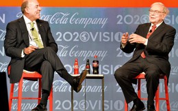 Chơi lớn lúc nghỉ hưu: Warren Buffett mang theo 2 vật bất ly thân trong buổi họp để đập tan những lời chỉ trích của thế giới - Đó là gì? Chơi lớn lúc nghỉ hưu: Warren Buffett mang theo 2 vật bất ly thân trong buổi họp để đập tan những lời chỉ trích của thế giới - Đó là gì?