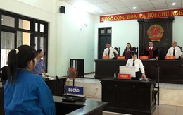 Đưa điện thoại cho nhân viên ngân hàng khi giao dịch, nhiều người bị lừa