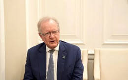 GS. John A. Quelch khuyến nghị những yếu tố cốt lõi để ngân hàng Việt vươn ra toàn cầu GS. John A. Quelch khuyến nghị những yếu tố cốt lõi để ngân hàng Việt vươn ra toàn cầu
