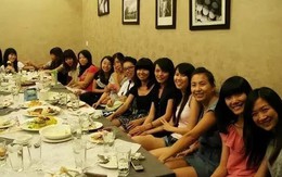 Họp lớp 40 thành viên nhưng chỉ 20 người tới: Lớp trưởng gửi 1 tin nhắn, cả phòng tiệc đỏ bừng mặt xấu hổ