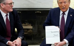 Ông Trump tuyên bố thỏa thuận thương mại 'toàn diện và đầy đủ' với Anh Ông Trump tuyên bố thỏa thuận thương mại 'toàn diện và đầy đủ' với Anh