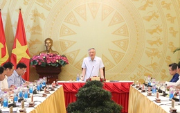 Phó Thủ tướng Thường trực Chính phủ Nguyễn Hòa Bình làm việc với lãnh đạo TP HCM Phó Thủ tướng Thường trực Chính phủ Nguyễn Hòa Bình làm việc với lãnh đạo TP HCM