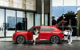 Sạc miễn phí, vận hành mạnh, VF 8 thành SUV gia đình hot hè này