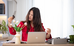Tóc bạc sớm, rụng nhiều – Tín hiệu sức khỏe bạn không nên bỏ qua Tóc bạc sớm, rụng nhiều – Tín hiệu sức khỏe bạn không nên bỏ qua