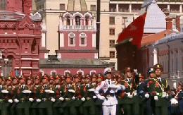 Cận cảnh cờ đỏ sao vàng tung bay ở Moscow, đoàn quân nhân Việt Nam sải bước kiêu hãnh trên Quảng Trường Đỏ