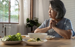 1 tỷ đồng tiền tiết kiệm ‘bốc hơi’, tôi ân hận vì đã tiết lộ lương hưu với con gái: Ngay cả ruột thịt cũng cần xây ‘tường lửa tài chính’, tránh về già tay trắng!