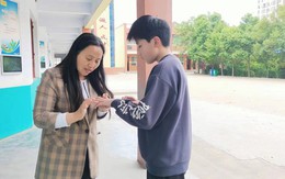 Giáo viên lâu năm khẳng định: Chỉ cần nhìn cách học sinh chào hỏi, tôi biết ngay tương lai chúng ra sao