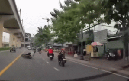 Clip: Cú ra chân ác ý, đạp nam thanh niên ngã sõng soài giữa đường, gã đàn ông được dự đoán sẽ sớm "lên phường"