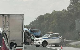 Tai nạn kinh hoàng trên trên cao tốc Hà Nội - Hải Phòng, xe tuần tra bị biến dạng Tai nạn kinh hoàng trên trên cao tốc Hà Nội - Hải Phòng, xe tuần tra bị biến dạng