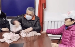 Bé trai nhặt được túi vải chứa 941 triệu đồng tiền mặt và cái kết