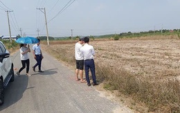 Nỗi niềm của nhà đầu tư đất nền: “Chủ đầu tư, môi giới bán xong 20-30 lô rồi rút đi, giờ muốn bán lại không ai mua” Nỗi niềm của nhà đầu tư đất nền: “Chủ đầu tư, môi giới bán xong 20-30 lô rồi rút đi, giờ muốn bán lại không ai mua”