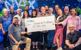 Rủ nhau mua chung một vé số, 15 đồng nghiệp trúng độc đắc 520 tỷ đồng