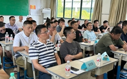 Giáo viên đứng lớp 40 năm nói thẳng: Không tâm linh nhưng nhìn dáng ngồi của cha mẹ khi đi họp phụ huynh, biết ngay con họ giàu sang hay lận đận Giáo viên đứng lớp 40 năm nói thẳng: Không tâm linh nhưng nhìn dáng ngồi của cha mẹ khi đi họp phụ huynh, biết ngay con họ giàu sang hay lận đận