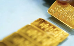 Giá vàng liên tục tăng, nên mua vào hay bán ra?