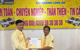 Khách hàng cũ bỗng nhiên chuyển khoản 240 triệu, tài xế taxi lập tức liên hệ ngân hàng và được công ty thưởng 1 triệu Khách hàng cũ bỗng nhiên chuyển khoản 240 triệu, tài xế taxi lập tức liên hệ ngân hàng và được công ty thưởng 1 triệu