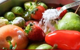 Chuyên gia cảnh báo nguy hiểm khi tin nước rửa rau củ quả loại bỏ hết hóa chất