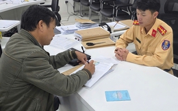 Lý do CSGT Lâm Đồng biểu dương tài xế 2 lần… vượt đèn đỏ Lý do CSGT Lâm Đồng biểu dương tài xế 2 lần… vượt đèn đỏ