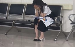 Cô gái 23 tuổi bật khóc ở hành lang bệnh viện khi nhận kết quả ung thư máu giai đoạn 3 Cô gái 23 tuổi bật khóc ở hành lang bệnh viện khi nhận kết quả ung thư máu giai đoạn 3
