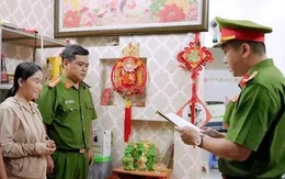 Bắt người phụ nữ thu lợi 'khủng' từ livestream bán hàng nhưng không nộp thuế Bắt người phụ nữ thu lợi 'khủng' từ livestream bán hàng nhưng không nộp thuế