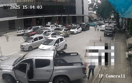 Nhân chứng kể lại khoảnh khắc kinh hoàng khi người phụ nữ bị xe bán tải cuốn vào gầm ngay trong khuôn viên bệnh viện ở Hà Nội Nhân chứng kể lại khoảnh khắc kinh hoàng khi người phụ nữ bị xe bán tải cuốn vào gầm ngay trong khuôn viên bệnh viện ở Hà Nội