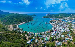 Nơi thuộc "vùng ít bão nhất Việt Nam" có khách sạn 6 sao đắt đỏ, sở hữu vườn quốc gia UNESCO công nhận