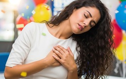 Vươn mình sau trúng số: Trúng số gần 24 tỷ đồng, người phụ nữ "ngất xỉu" ngay trên sân khấu Vươn mình sau trúng số: Trúng số gần 24 tỷ đồng, người phụ nữ "ngất xỉu" ngay trên sân khấu