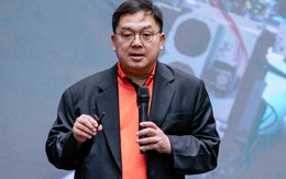 Nhiều bạn trẻ than “phải làm việc 14 tiếng/ngày như bố mẹ”, ông Hoàng Nam Tiến khẳng định: Chăm chỉ may ra đủ ăn khi về già, muốn giàu phải vượt ngưỡng
