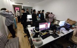 Vạch trần hoạt động tại văn phòng lừa đảo chứng khoán: Không được đi làm bằng xe công nghệ, cơm trưa đem đến tận nơi, không ra khỏi chỗ làm hoặc tiếp xúc với người khác Vạch trần hoạt động tại văn phòng lừa đảo chứng khoán: Không được đi làm bằng xe công nghệ, cơm trưa đem đến tận nơi, không ra khỏi chỗ làm hoặc tiếp xúc với người khác