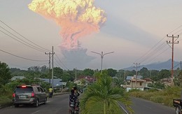 Núi lửa Indonesia phun trào, nhiều chuyến bay bị hủy Núi lửa Indonesia phun trào, nhiều chuyến bay bị hủy