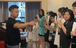 Người đàn ông khổ nhất Trung Quốc mỗi mùa nghỉ hè